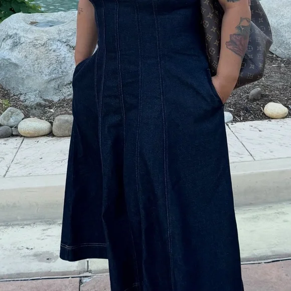 Elegant Black Denim Dress - Picture 2 of 7